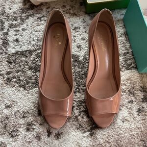 Kate Spade Radiant Wedges in Fawn